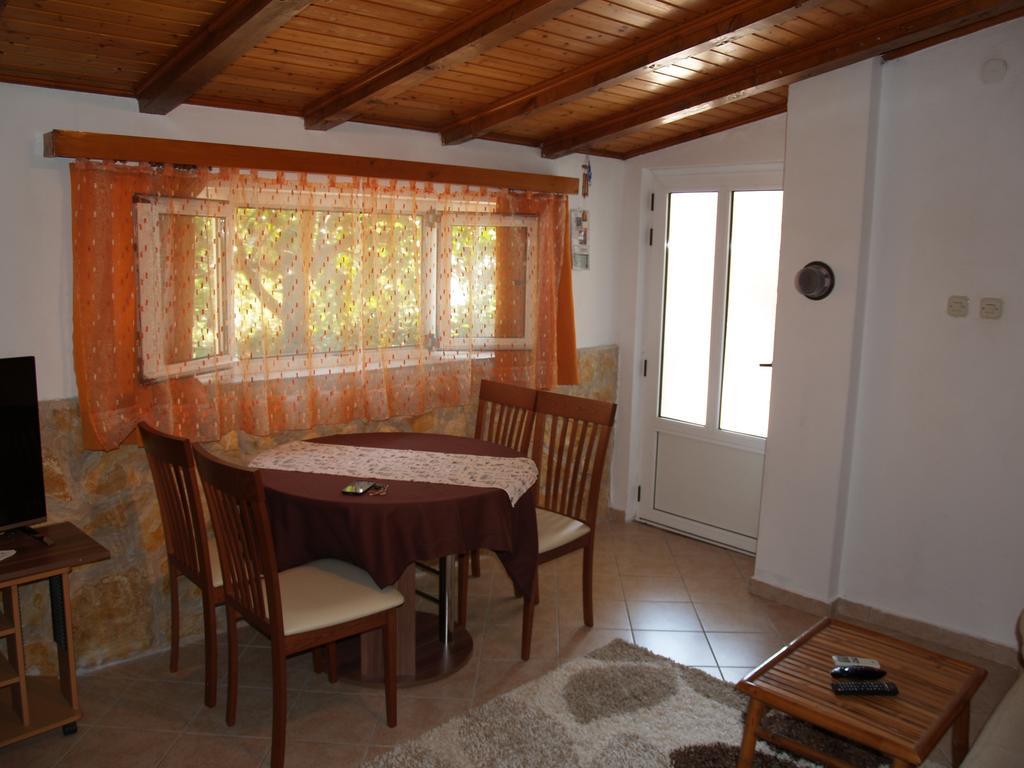 Apartments Pharia Jelsa  Pokoj fotografie