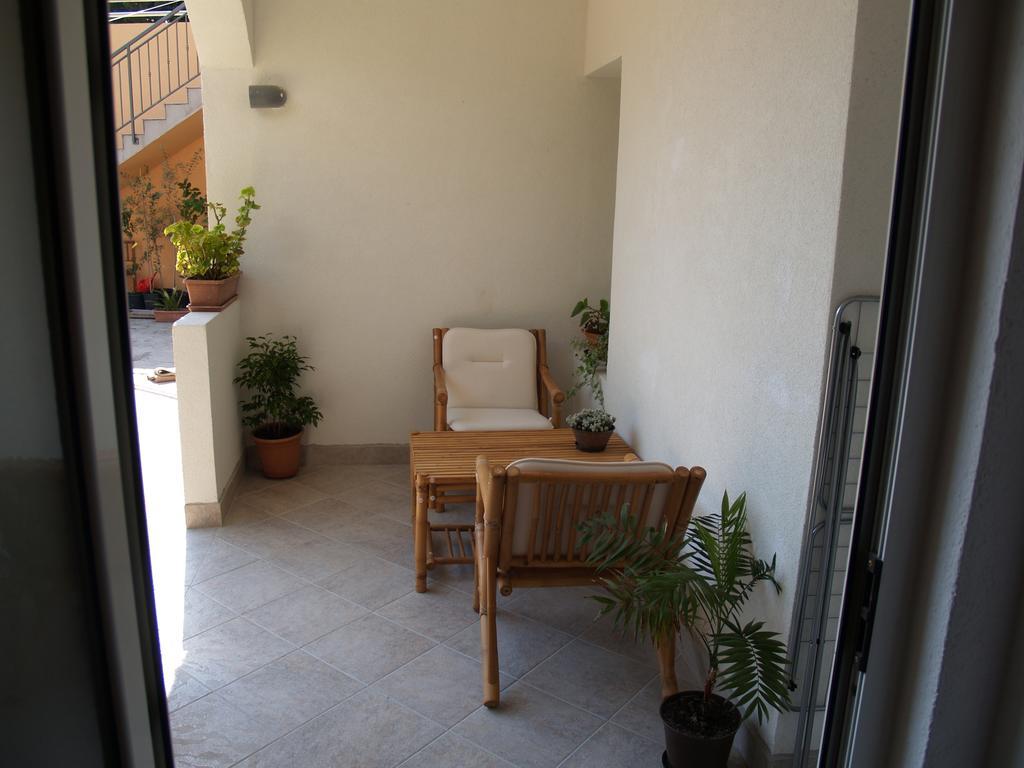 Apartments Pharia Jelsa  Pokoj fotografie