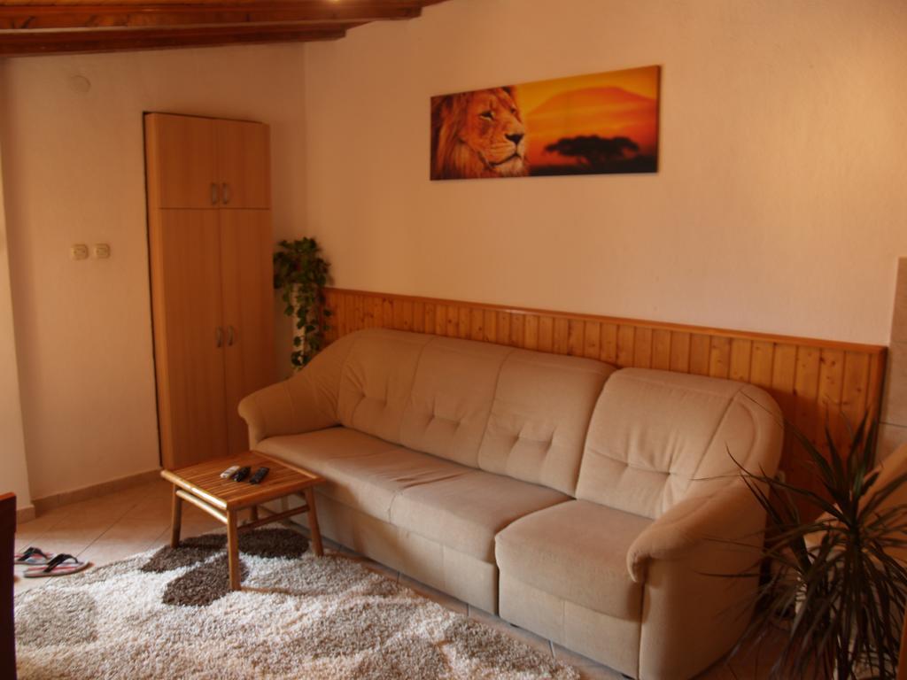 Apartments Pharia Jelsa  Pokoj fotografie